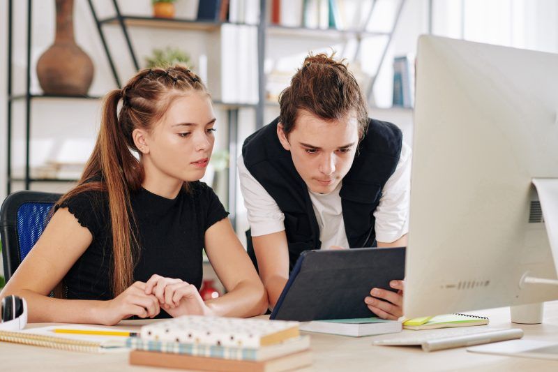 Doba, kterou české děti stráví na internetu, převyšuje evropský průměr. Ilustrační foto - zdroj: iStock