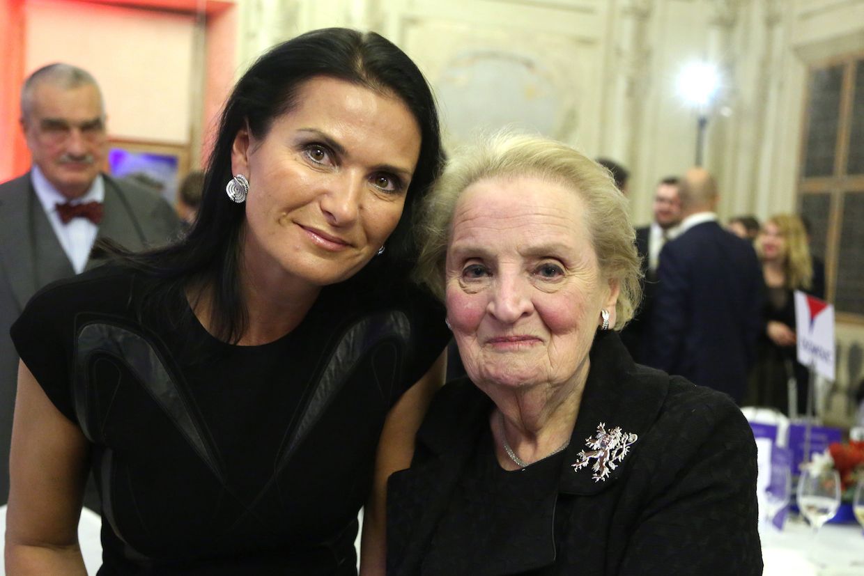 S první dámou světové diplomacie Madeleine Albright pojilo manžele Bakalovy dlouholeté přátelství i pohled na život. Spolu také budovali a rozvíjeli středoevropskou pobočku Aspen Institute. Foto: archiv Michaely Bakala