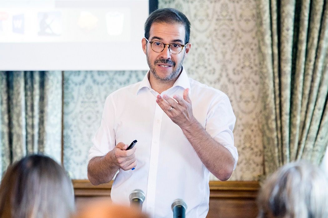 Adam Entous, držitel Pulitzerovy ceny a investigativní novinář časopisu The New Yorker, přijede znovu do Prahy, aby se stal jedním z lektorů programu Journey.
