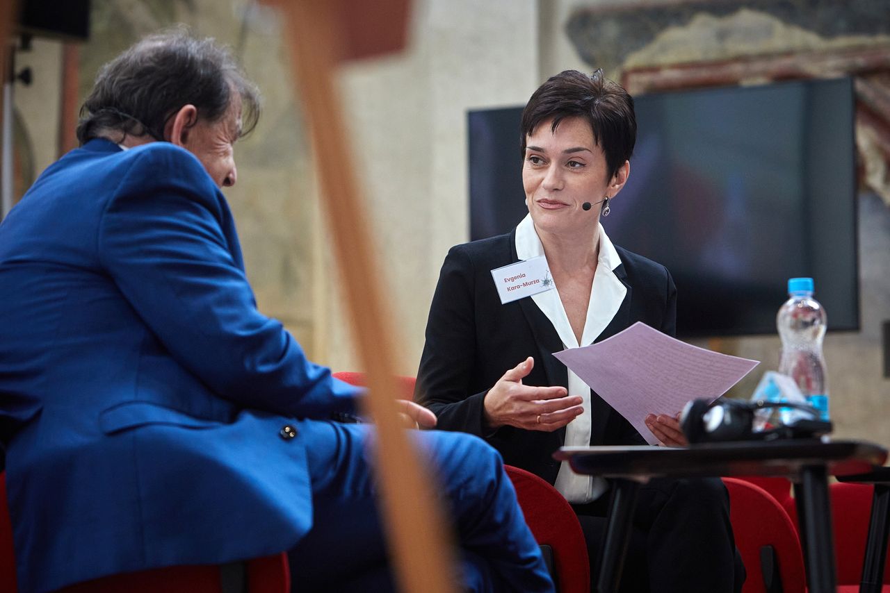 Upřímnost a lidskost v projevu paní Evgenije ocenili diváci v sále mimořádným potleskem ve stoje. © Knihovna Václava Havla / Ondřej Němec