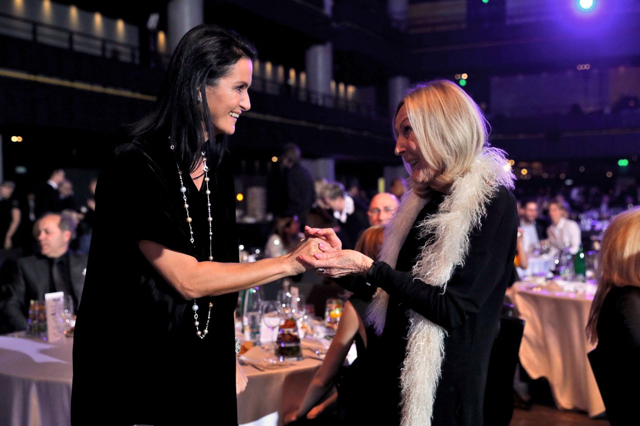 Patron of the awards Michaela Bakala greets Eva Jiricna, world-renowned acrhitect of Czech origin.